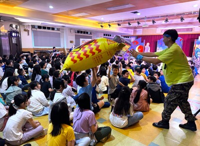 紙風車劇團「你平安我快樂」戲劇(反毒、反霸凌、性平教育網路安全宣導)(另開新視窗)