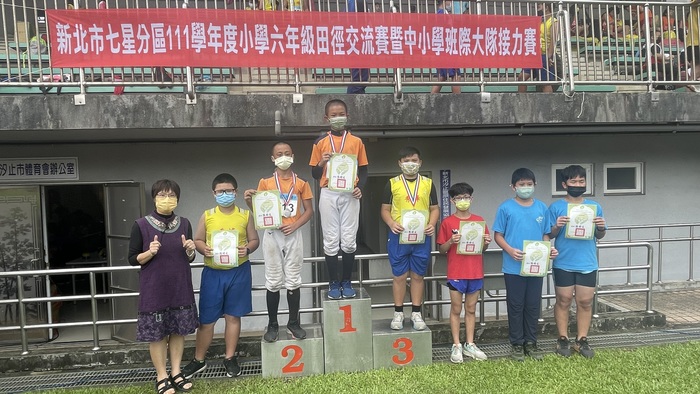 恭喜田徑隊參加「七星分區小學六年級田徑交流賽」榮獲佳績，感謝周雅倩、李易璁及謝譯鋒教練專業指導！圖片